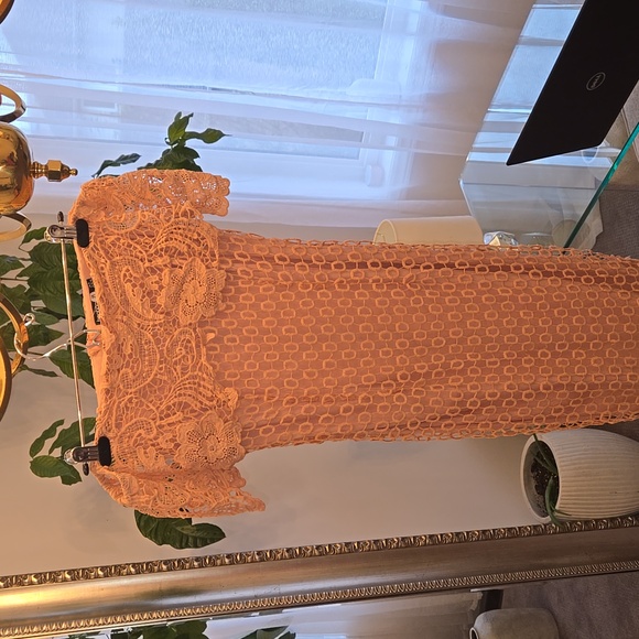 Peach Boohoo fitted lace off the shoulder dress - Picture 1 of 3